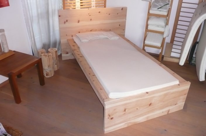 individuelles Bett Zirbe massiv, Einzelbett / Schreinerbett